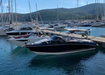 30' Cranchi 2019 Yacht For Sale
